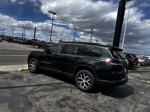 Used 2024 Jeep Grand Cherokee L Limited w/ Luxury Tech Group II image 3