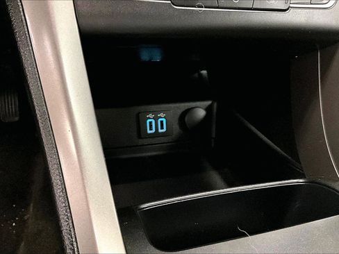 Used 2019 Ford Fusion SE image 32