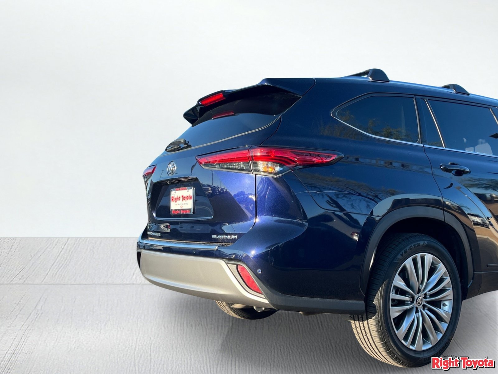 Used 2022 Toyota Highlander Platinum FWD image 12