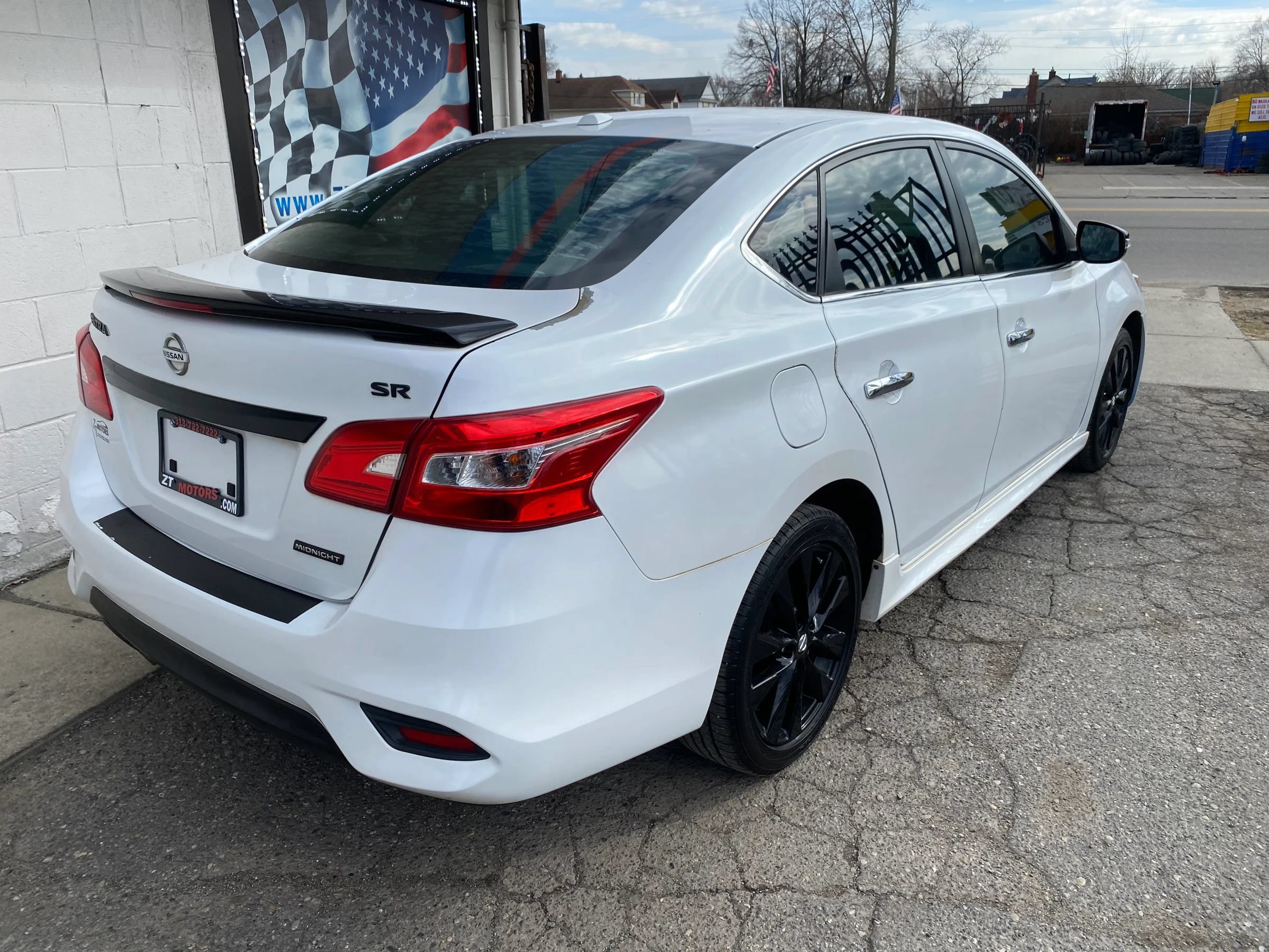Used 2018 Nissan Sentra SR w/ SR Midnight Edition Package FWD image 8