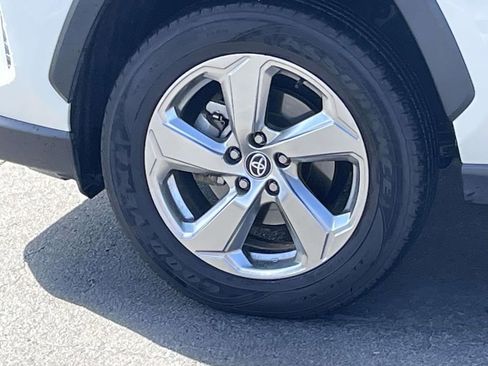 Used 2021 Toyota RAV4 XLE Premium image 25