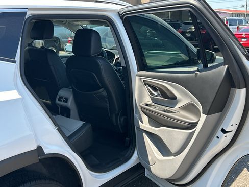 Used 2023 GMC Terrain SLT w/ Infotainment Package II AWD/4WD image 32