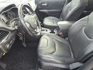 Used 2019 Jeep Cherokee Overland w/ Technology Group AWD/4WD image 5
