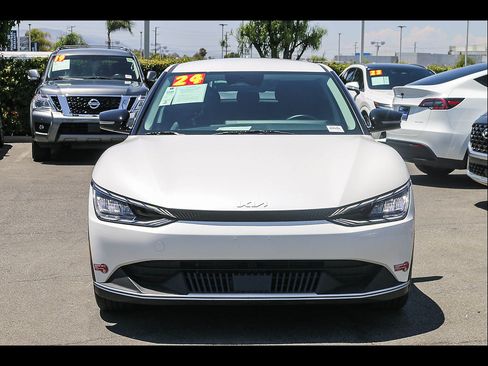 Used 2024 Kia EV6 Light RWD image 2