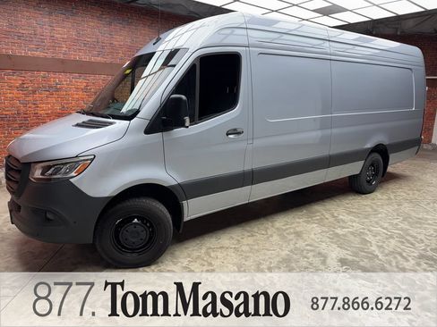 Used 2025 Mercedes-Benz Sprinter 3500 image 1