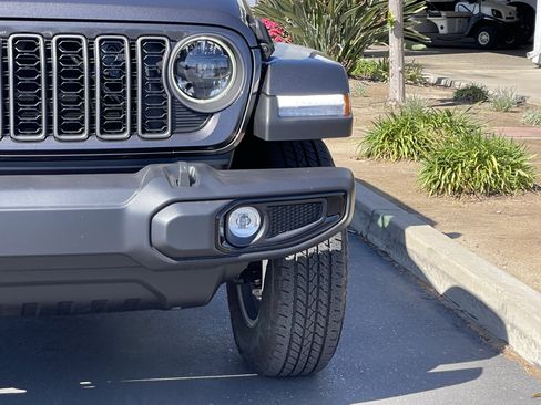 New 2026 Jeep Gladiator Sport AWD/4WD image 4