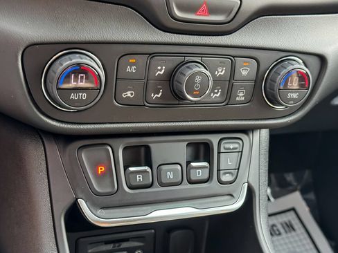Used 2020 GMC Terrain SLT AWD/4WD image 29