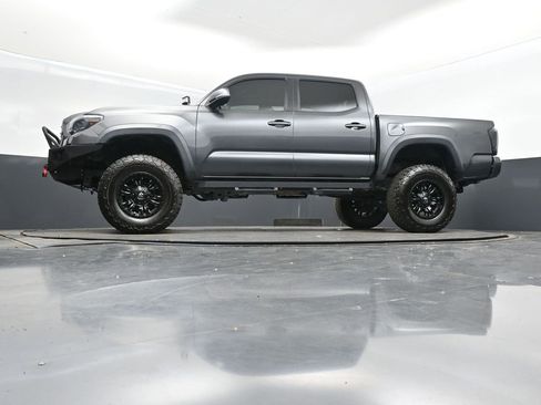Used 2020 Toyota Tacoma TRD Off-Road image 38