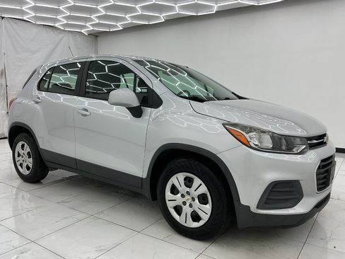 Used 2018 Chevrolet Trax LS FWD image 7