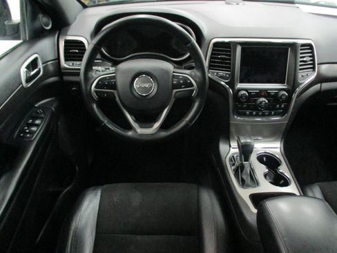 Used 2018 Jeep Grand Cherokee Altitude image 18