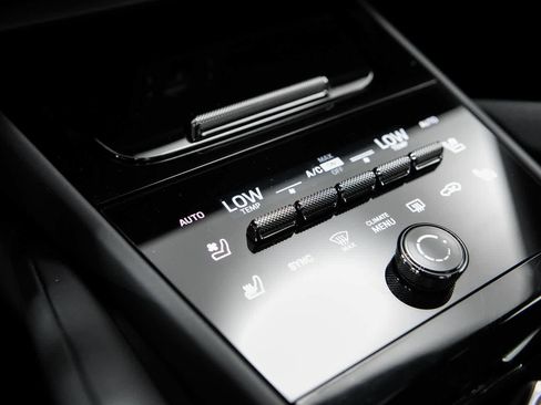 Certified 2025 Porsche Cayenne S AWD/4WD image 28