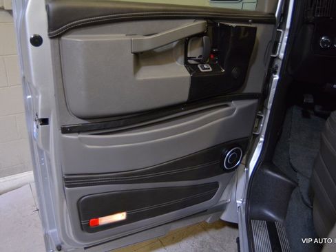 Used 2020 GMC Savana 2500 Extended w/ Enhanced Convenience Package image 7