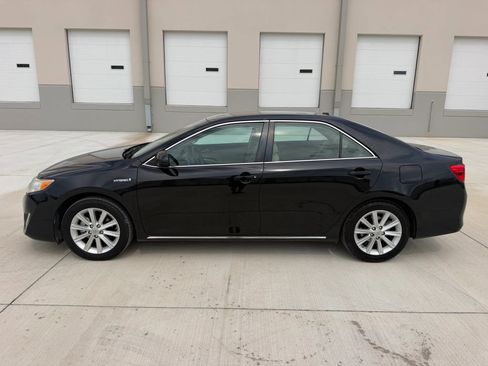 Used 2012 Toyota Camry XLE w/ Convenience Pkg FWD image 6