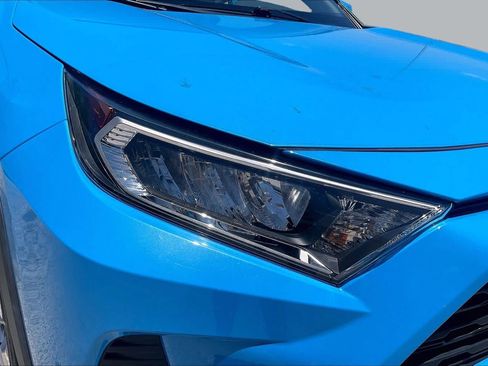 Used 2020 Toyota RAV4 XLE w/ Convenience Package FWD image 28