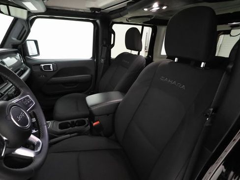 Used 2023 Jeep Wrangler Sahara image 9