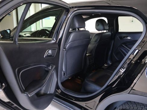 Used 2018 Mercedes-Benz GLA 250 image 16
