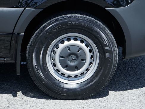 Used 2019 Mercedes-Benz Sprinter 2500 w/ Acoustic Package image 38