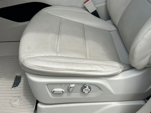 Used 2021 Cadillac Escalade Premium Luxury Platinum image 21