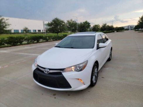 Used 2017 Toyota Camry SE image 1