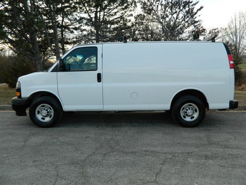 Used 2019 Chevrolet Express 2500 w/ Communications Package image 4