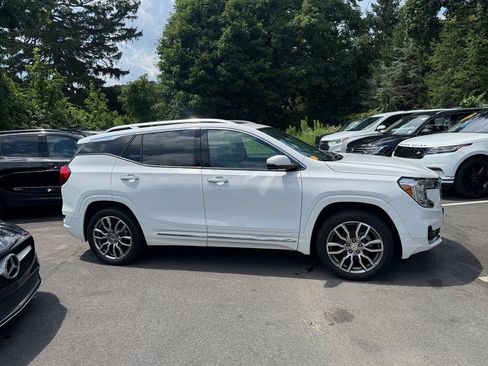 Used 2023 GMC Terrain Denali w/ Denali Premium Package AWD/4WD image 3