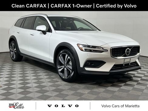 Certified 2025 Volvo V60 B5 Cross Country Plus image 1