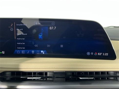 Certified 2024 Cadillac XT4 Luxury w/ Cold Weather Package image 14