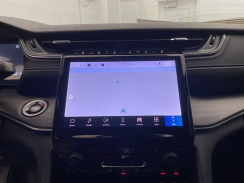 New 2025 Jeep Grand Cherokee Limited w/ Black Appearance Package image 13