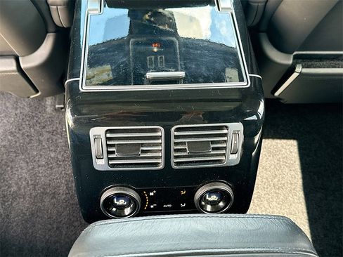 Used 2021 Land Rover Range Rover Long Wheelbase Autobiography image 28