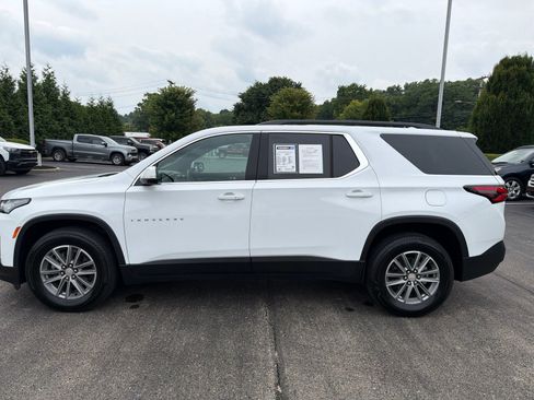 Used 2023 Chevrolet Traverse LT FWD image 2