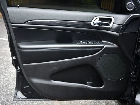 Used 2020 Jeep Grand Cherokee Altitude image 46