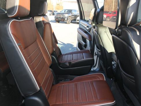 Used 2023 GMC Yukon XL Denali Ultimate image 42