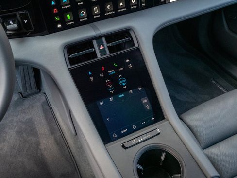 Used 2022 Porsche Taycan image 25