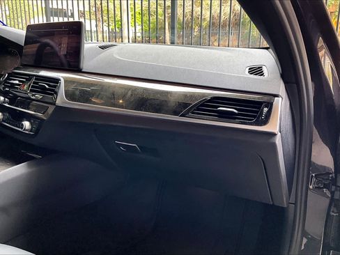 Used 2021 BMW 540i w/ Convenience Package image 18