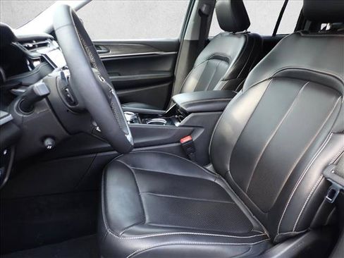 Used 2023 Jeep Grand Cherokee 4WD 4xe w/ Luxury Tech Group II image 8