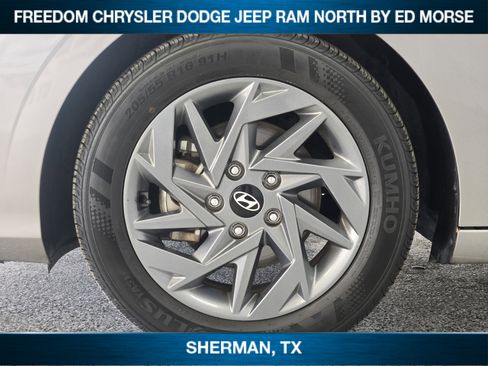 Used 2024 Hyundai Elantra SEL image 7