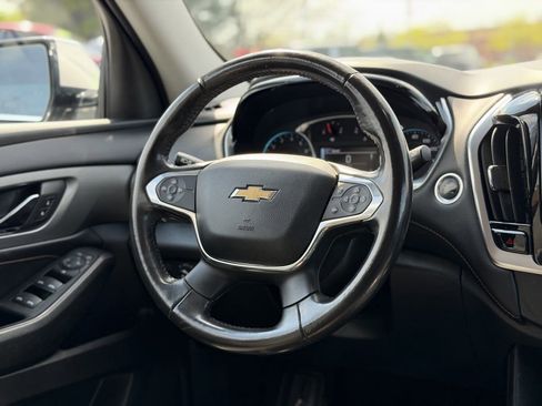 Used 2019 Chevrolet Traverse LT FWD image 9