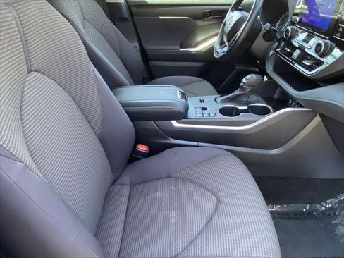 Certified 2024 Toyota Highlander LE FWD image 16