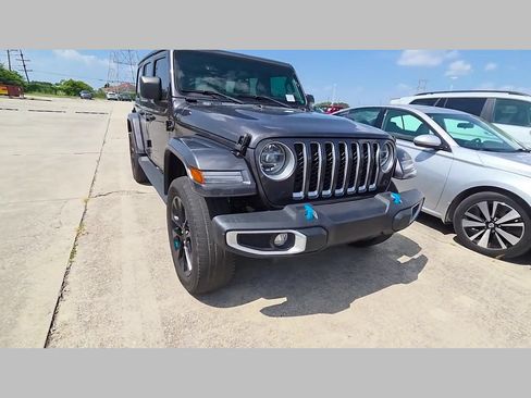 Used 2022 Jeep Wrangler Unlimited Sahara w/ Cold Weather Group AWD/4WD image 48