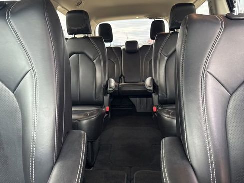 Used 2024 Chrysler Pacifica Touring-L image 24