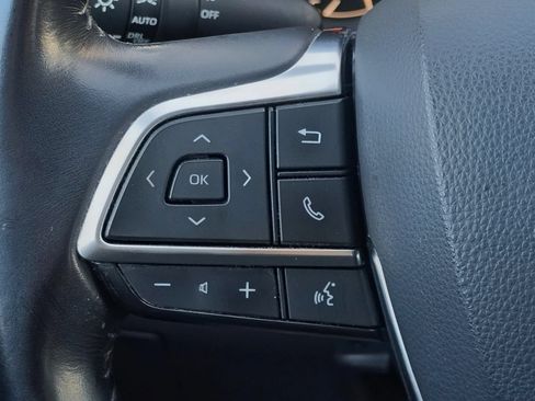 Used 2021 Toyota Highlander XLE FWD image 22