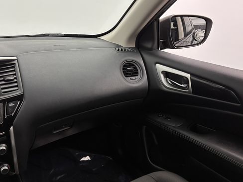 Used 2020 Nissan Pathfinder S image 27