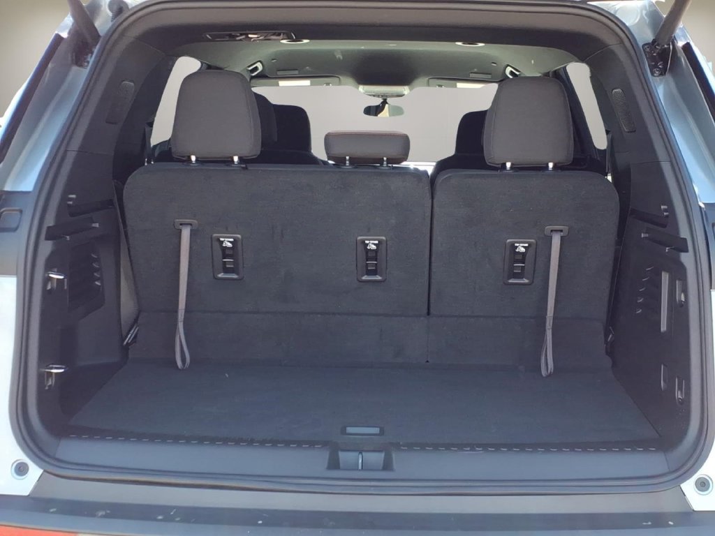 Certified 2025 Chevrolet Traverse LT FWD image 27