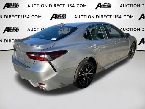 Used 2022 Toyota Camry SE image 9