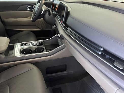 New 2026 Kia Carnival EX FWD image 16