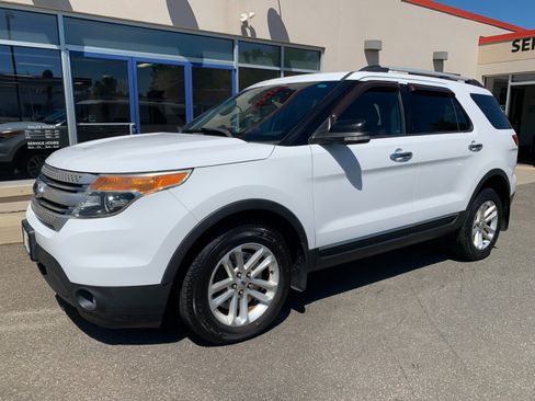 Used 2015 Ford Explorer XLT w/ Equipment Group 202A AWD/4WD image 1