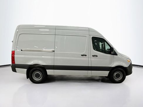 Used 2025 Mercedes-Benz Sprinter 2500 image 9