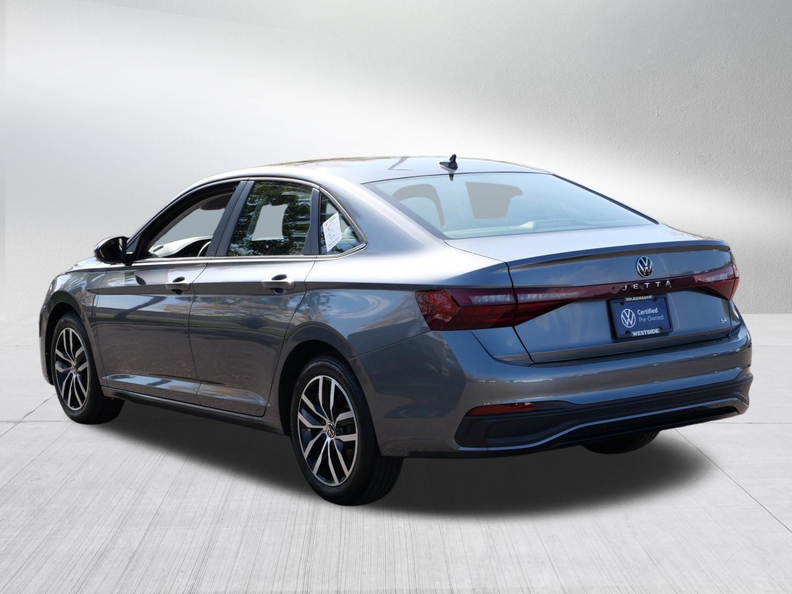 Certified 2025 Volkswagen Jetta SE w/ Sunroof Package FWD image 5