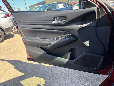 Used 2025 Nissan Altima 2.5 SV image 18