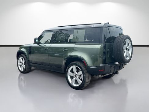 New 2026 Land Rover Defender 110 X-Dynamic SE AWD/4WD image 3